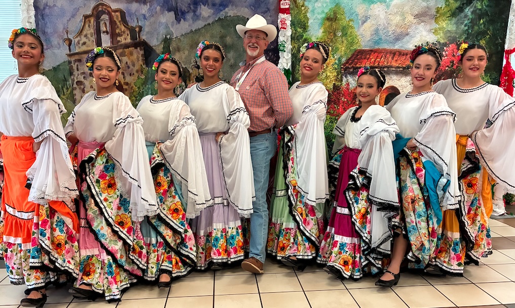 Glenn and Mexican Dancers